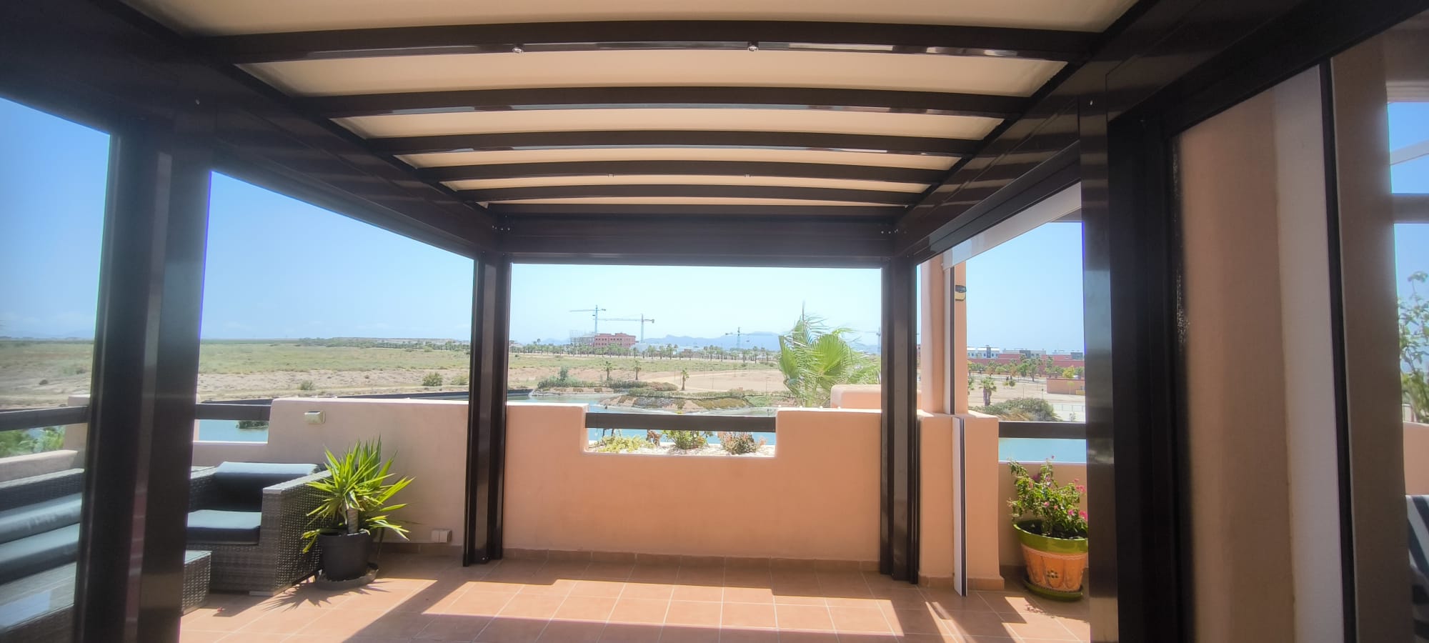 Pérgola Imperial Pro con aluminio lacado marrón - Condado de Alhama