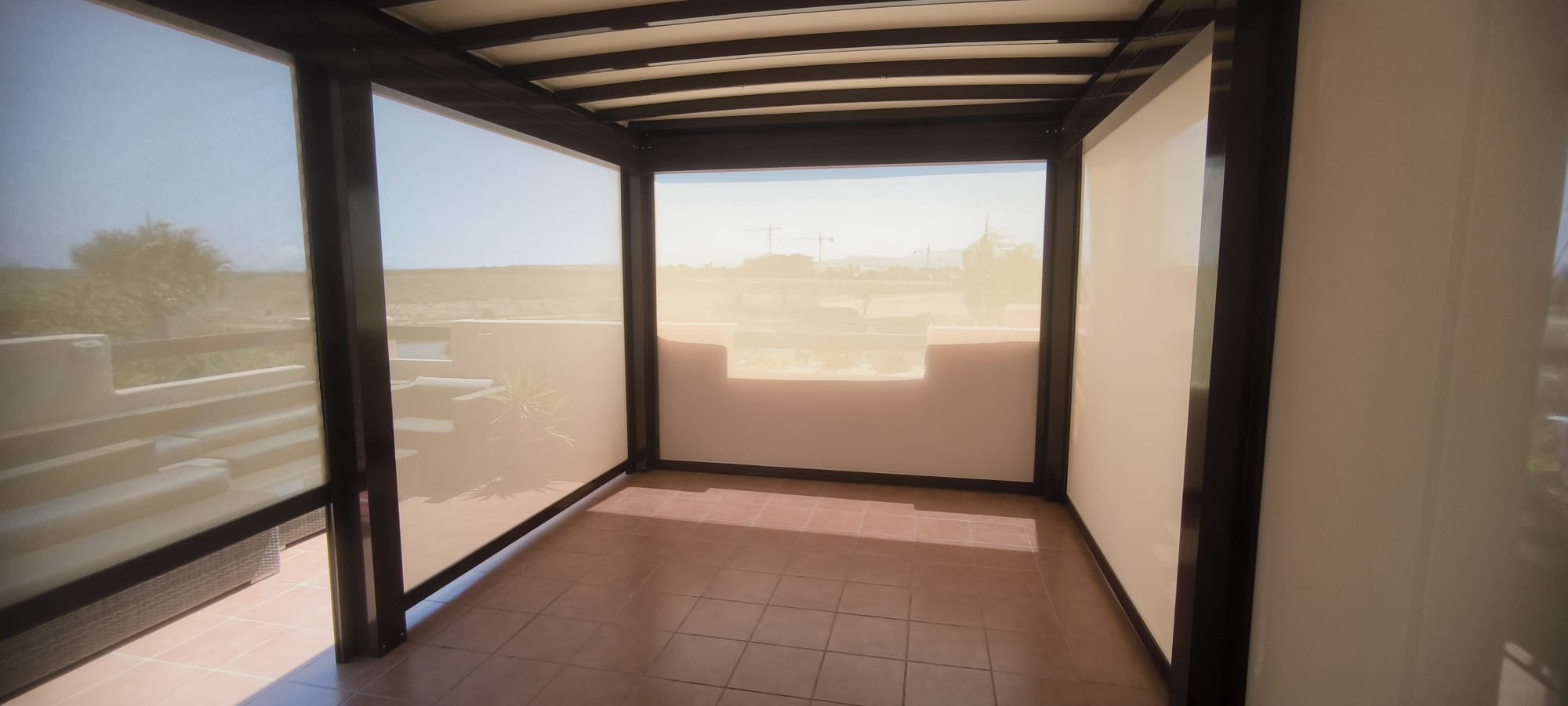 Pérgola Imperial Pro con verticales sistema zip y lona técnica micro perforada - Condado Alhama